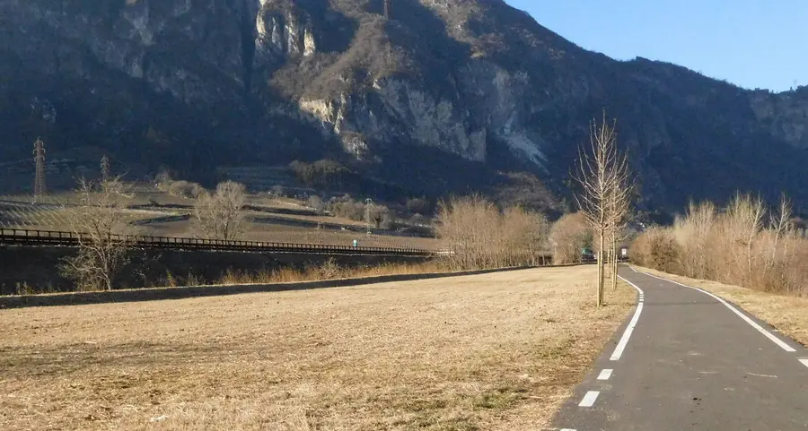 Ravina, no all’area cani nel parco giochi Itea