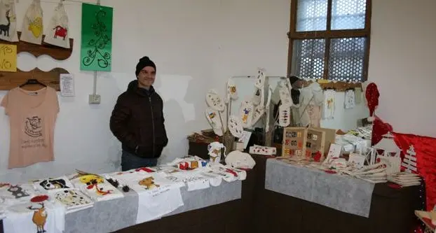 Podisti in gara tra i vigneti vestiti da Babbo Natale