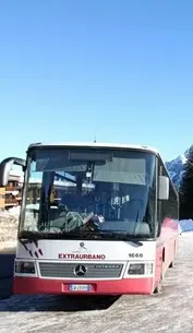 Raggiungere le piste di sci con treno, bus e funivia