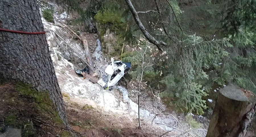 L’auto giù per 120 metri Matteo salva la mamma