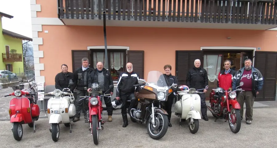 Motociclisti Audax in sella durante le feste