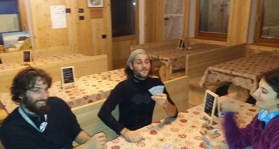 Il rifugio Marchetti riapre sotto una forte nevicata