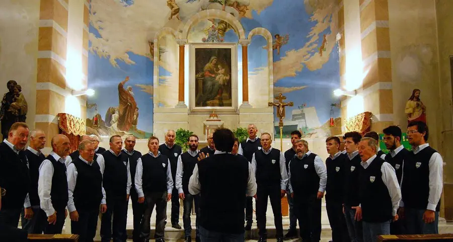 Il coro Tre Cime chiude la stagione con canti natalizi