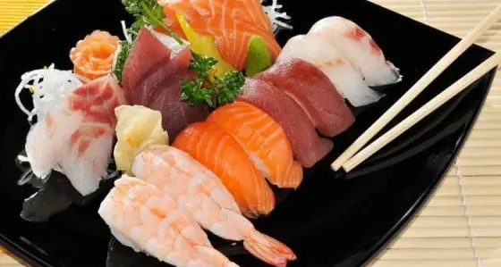 Intossicati dal sushi finiscono all’ospedale