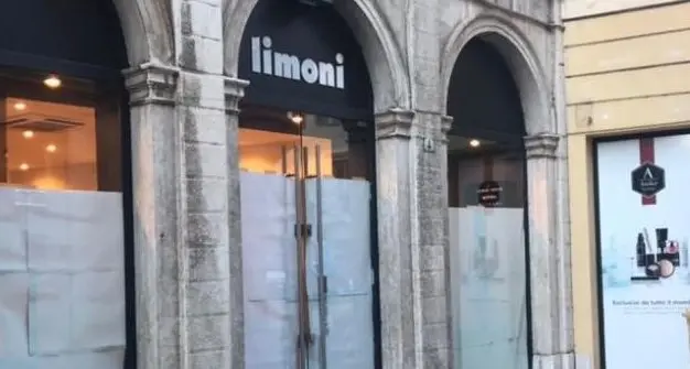 Chiude «Limoni», si salva solo una delle commesse