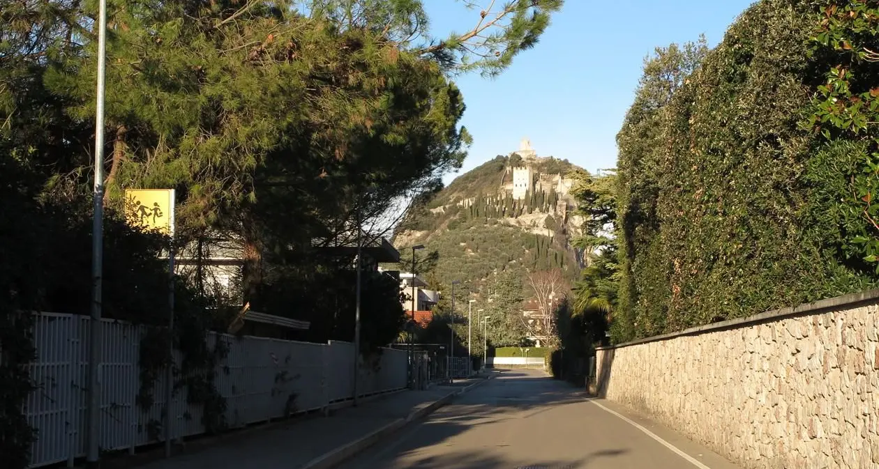 Arco, i ladri rubano a casa della morta