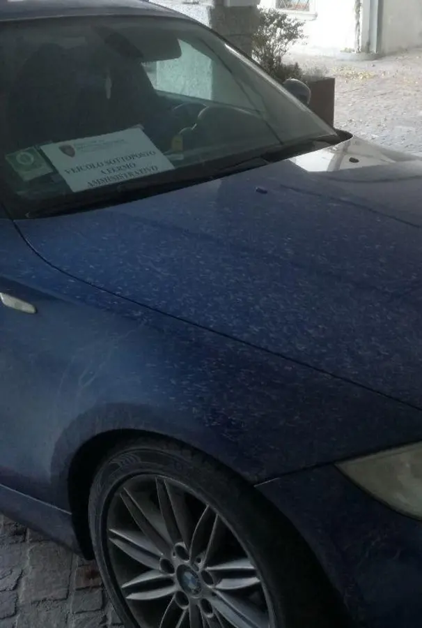 Sorpasso azzardato, fuga e scambio di persona: fermato