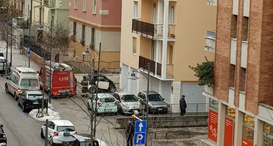 Intervengono per soccorrere un'anziana e trovano morta la badante