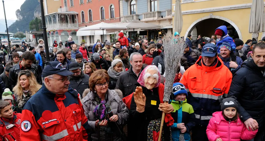 La pioggia non ha spaventato la Befana