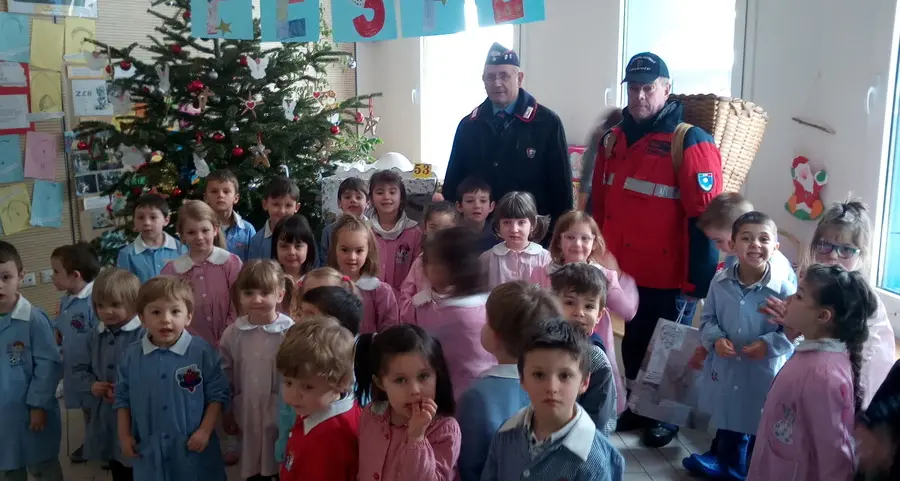 I Carabinieri portano doni ai bimbi anche senza Befana