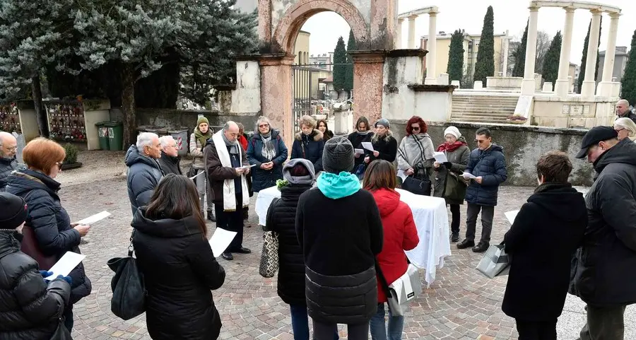 Toccante addio a Robert «Non era abbandonato»