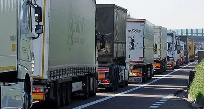 Trento, Bolzano e Innsbruck in coro: Brennero, ridurre il numero dei Tir
