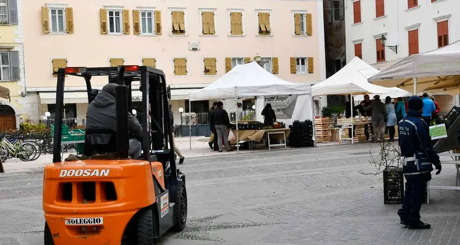 «Il muletto tra il mercato: un pericolo»