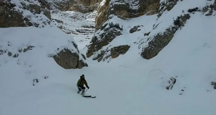 Scivola nel canalone, muore una donna