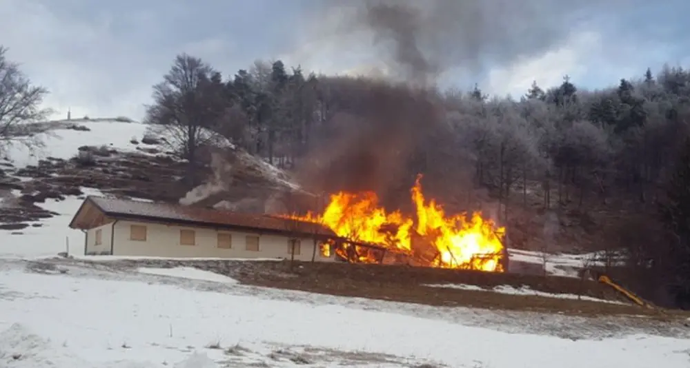 Garniga, Malga Albi distrutta da un incendio