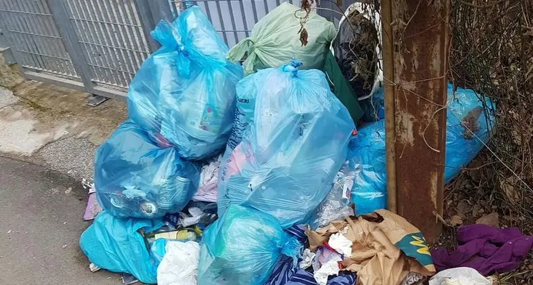 Rifiuti, i «furbetti» impazzano