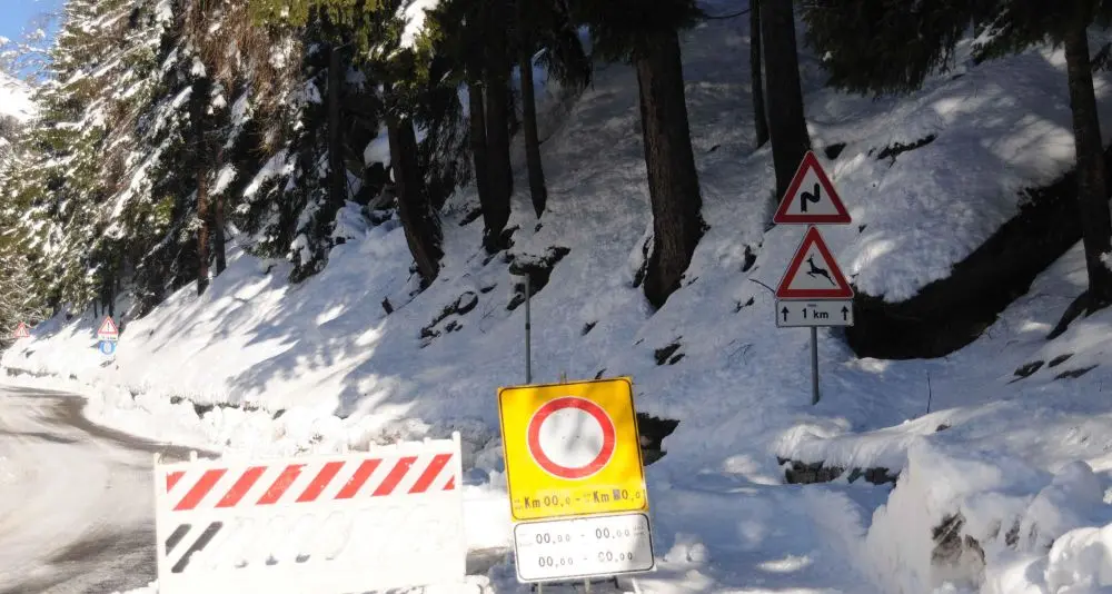 Centinaia di turisti bloccati in val Senales
