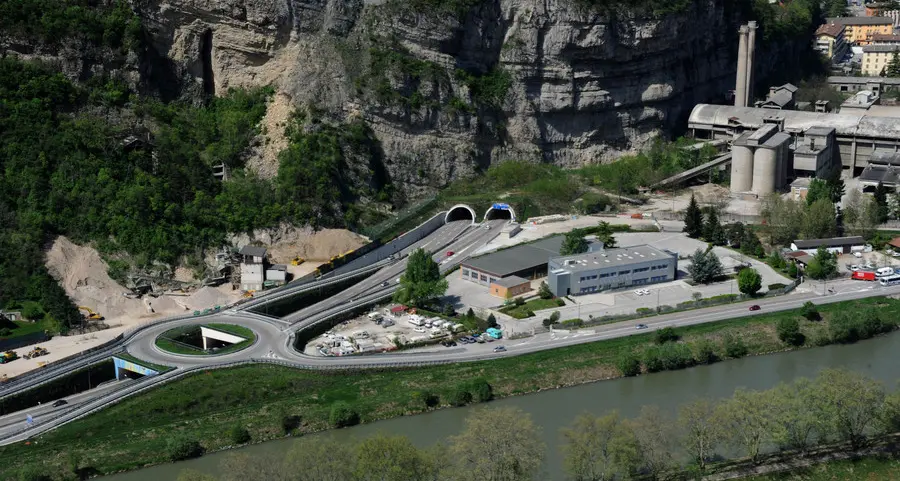Un balcone sull’Adige con ciclabile e locali