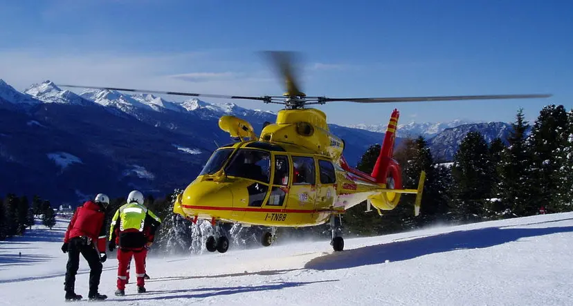 Sbatte contro la roccia, è gravissimo