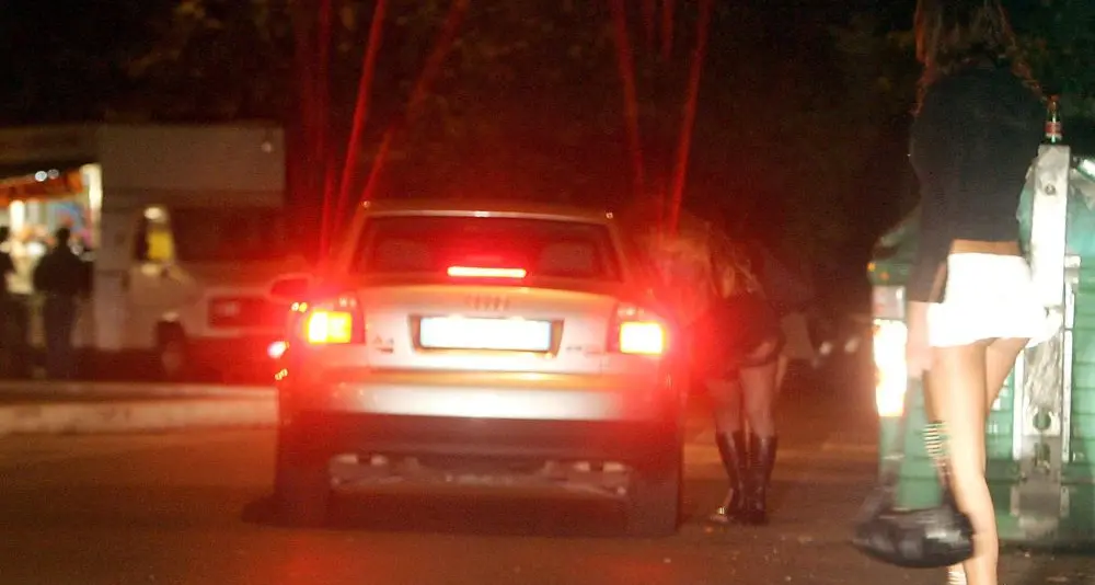 Dà numeri di clienti alla prostituta, fassano condannato
