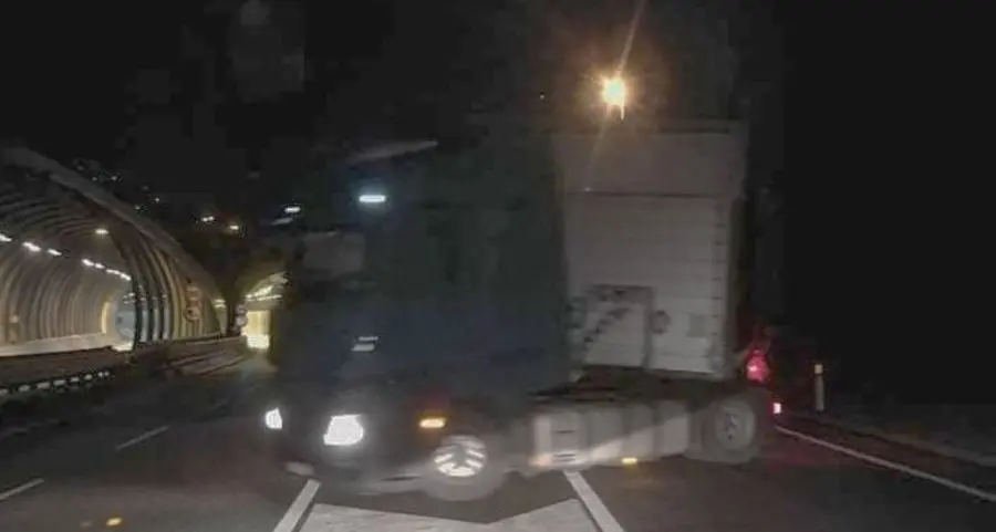 Camion contromano in tangenziale