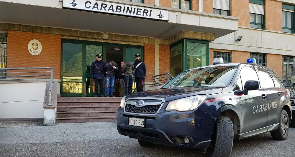 Roncone, furto in abitazione, due arresti