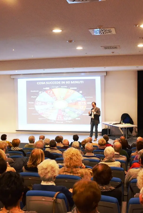 Le lezioni di informatica di Bindi per 140 studenti Uted