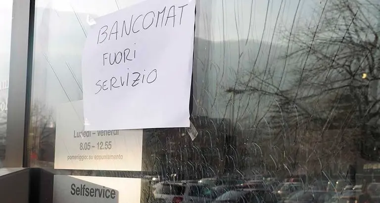 Fallisce l’assalto al bancomat con l’esplosivo