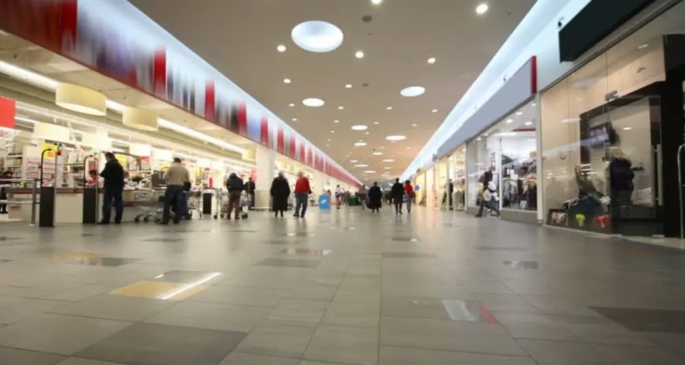 Scoppia la guerra fra i centri commerciali