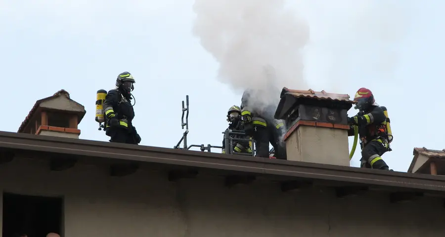 Riva, fiamme nella canna fumaria