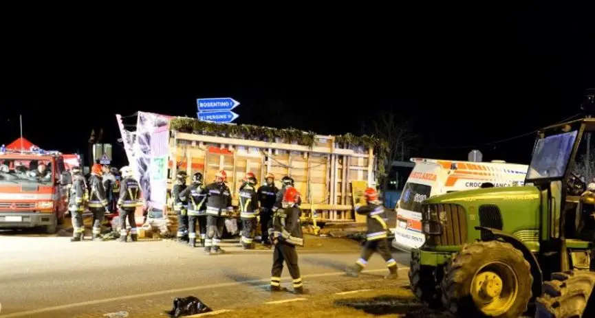 Carro di carnevale rovesciato: in tre a processo