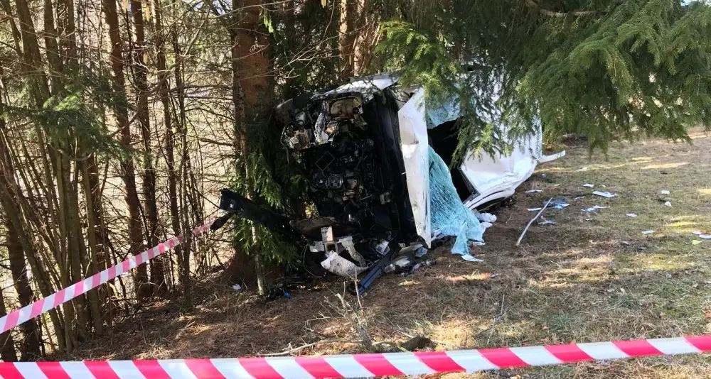 Finisce col furgone nel dirupo: gravissimo