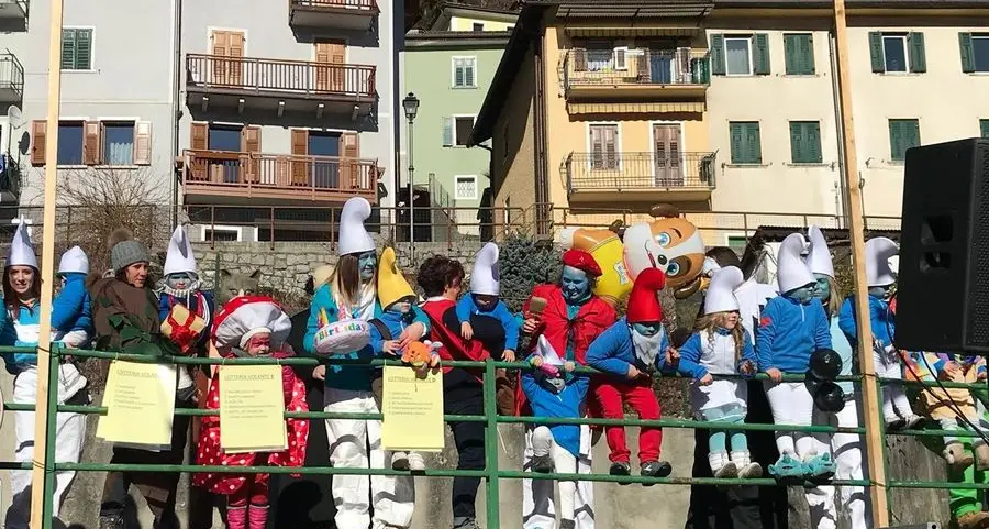 Elfi e fate battono i Puffi nella sfida fra le mascherine