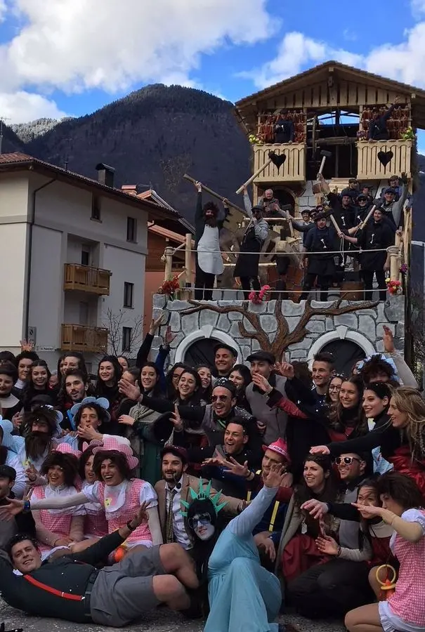 Satira e divertimento a Storo