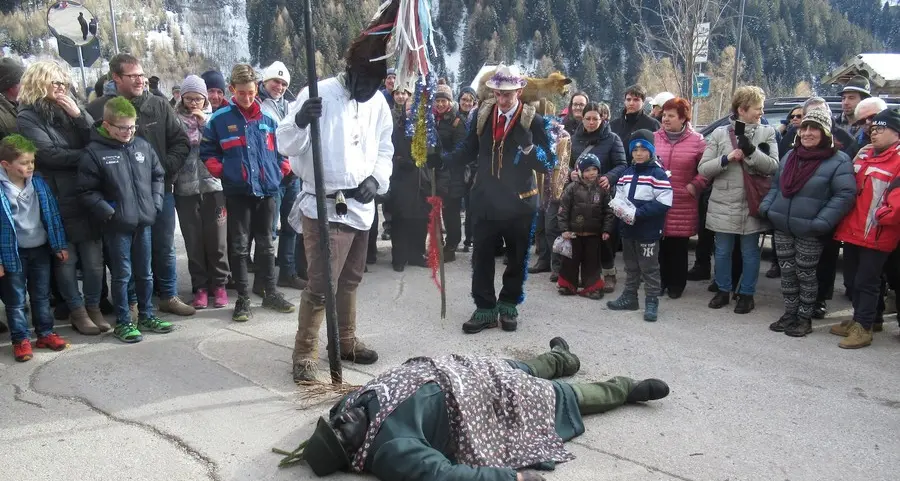 Celebrato il rito dei “Betsche” che seminano l’abbondanza