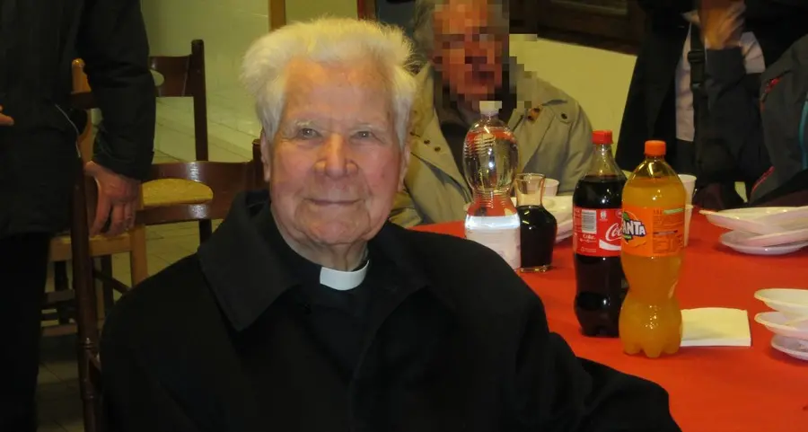 Gli auguri della comunità per i 100 anni di don Avi