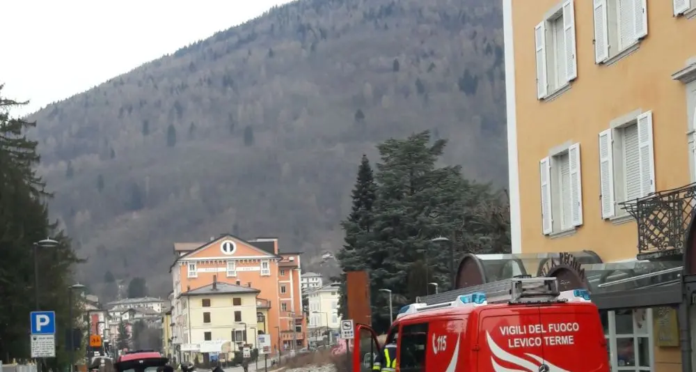 Paura a Levico, bimbo delle elementari investito mentre va a scuola
