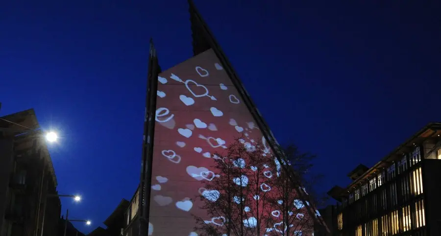 In piazza contro la violenza, «ma senza le istituzioni»