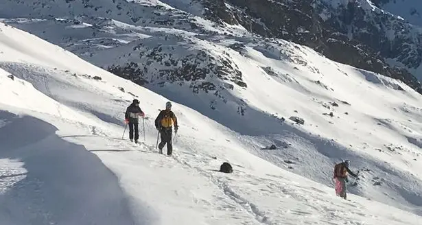 Passano la notte sul ghiacciaio, trovati illesi dopo 16 ore