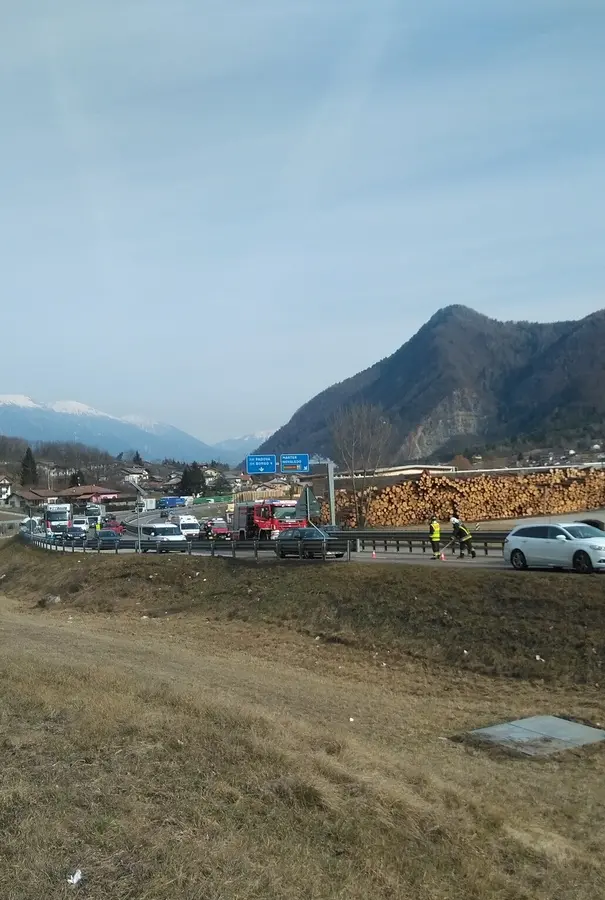 Tamponamento sulla Statale traffico in tilt a Novaledo
