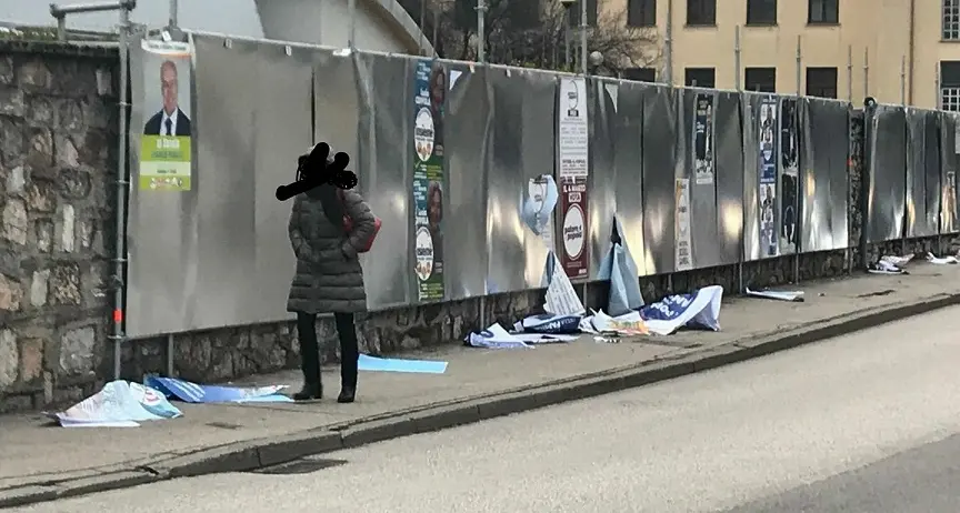 Vandali contro i manifesti della Lega Nord