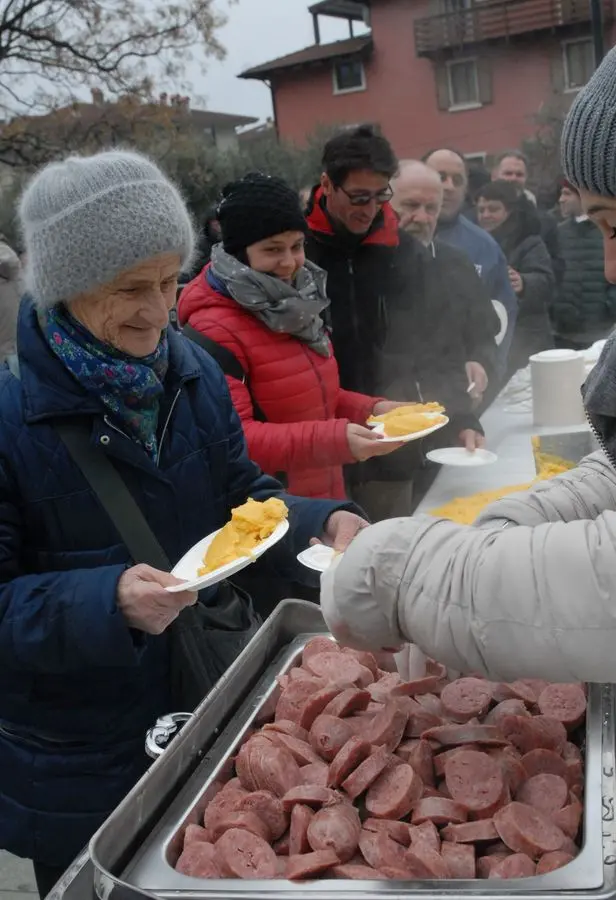 Varone, polverizzati 300 chili di mortadella e 150 chili di polenta