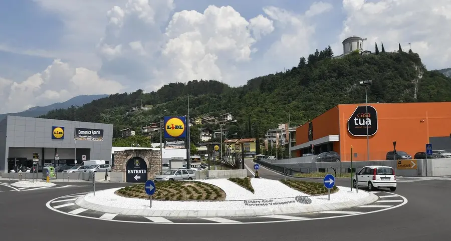 «È la città dei supermercati»