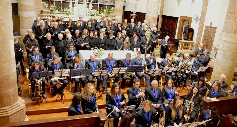 “Missa Sancta Cecilia” con 2 cori e banda
