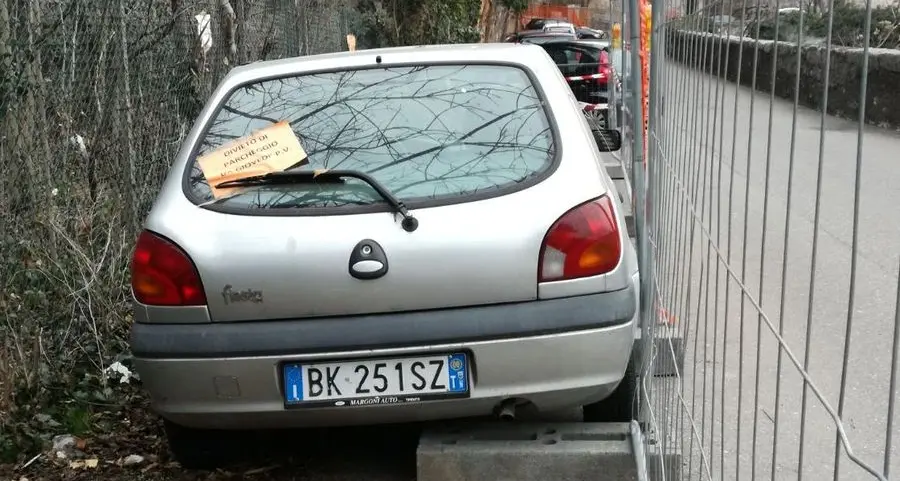 Via della Pontara, Ford intrappolata dalle transenne