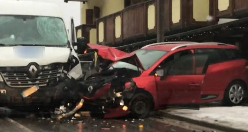 Violento scontro a Mavignola, conducente \"sospettato\" di ubriachezza