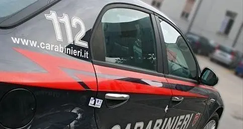 Motociclista cade e batte la testa: grave