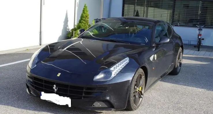 Val Badia, la Polstrada sequestra una Ferrari con targa contraffatta
