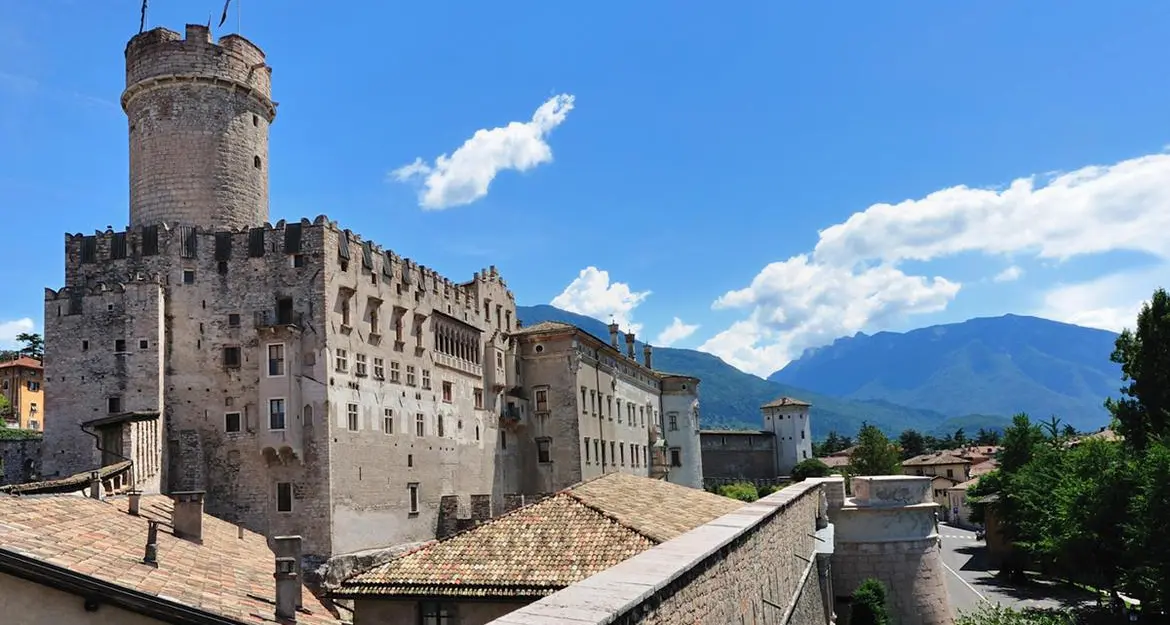 Ferragosto, città aperta: i «grandi» non chiudono