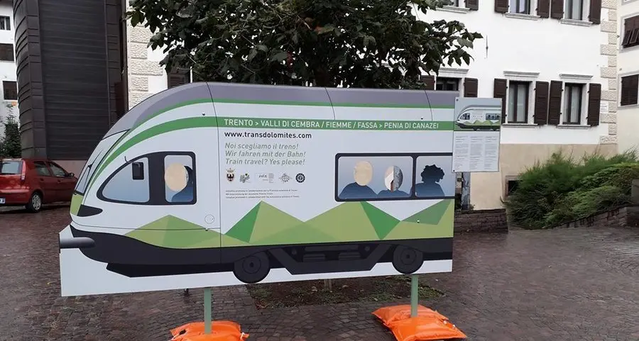 Cembra, in piazza la sagoma del trenino